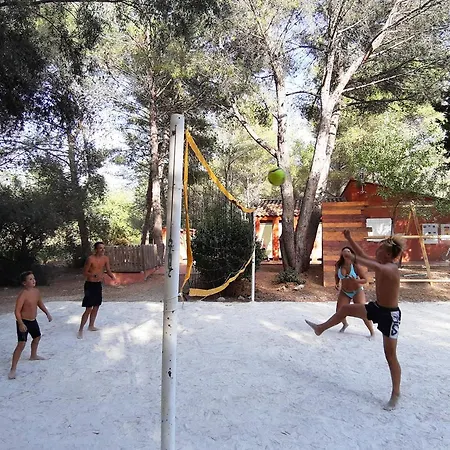 Le Beau Vezé Camping *